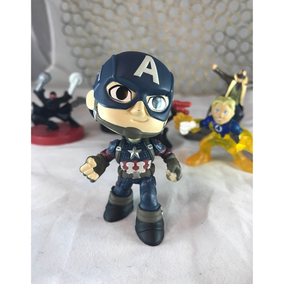 Marvel and DC Comics figurines toys or cake toppers - Picture 2 of 8
